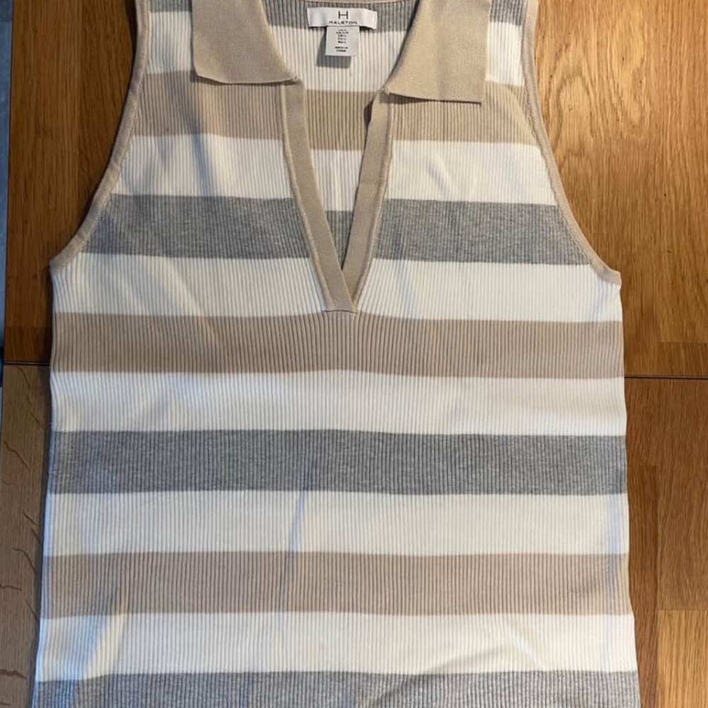 L Halston collar knit top.